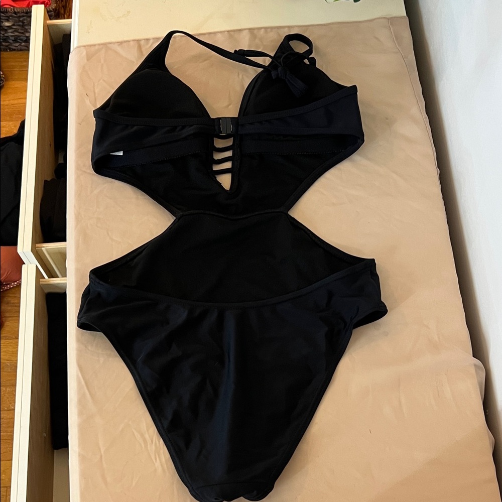 Elegant Black Women's One Piece Swimsuit - Picture 5 of 5